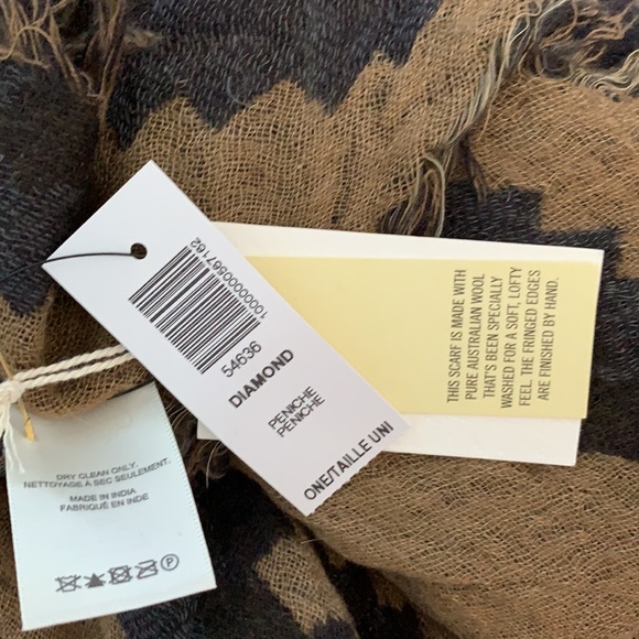 Wilfred Diamond Mosaic Triangle Scarf - Picture 4 of 4